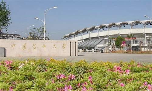 金武士值守中國藥科大學數據中心，一起點亮“數字校園”