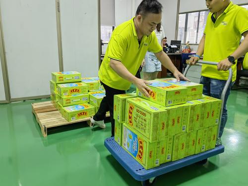 華葆ups電源：心系員工—夏季高溫福利發放